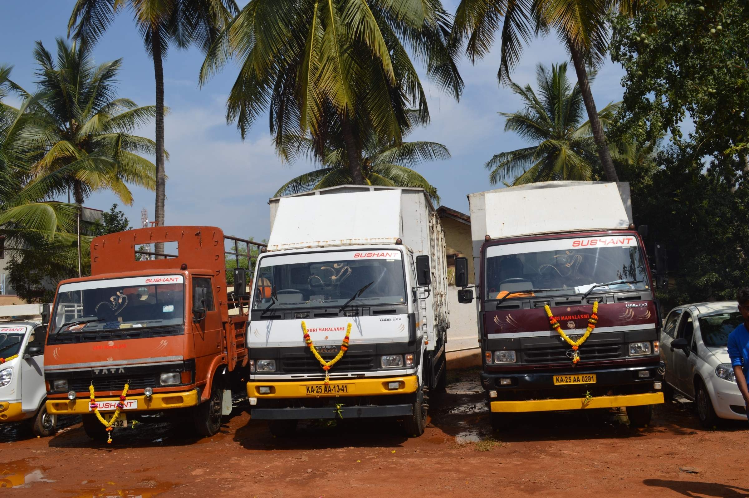 Logistics vehicle