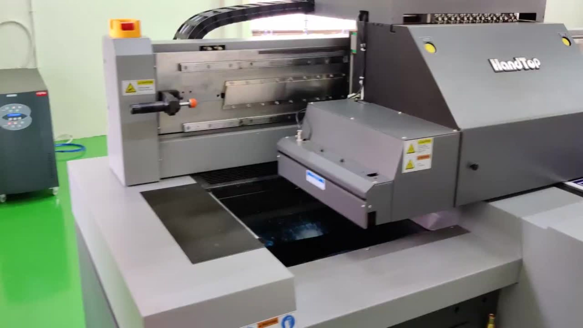 HandTop UV flatbed printer on the print floor